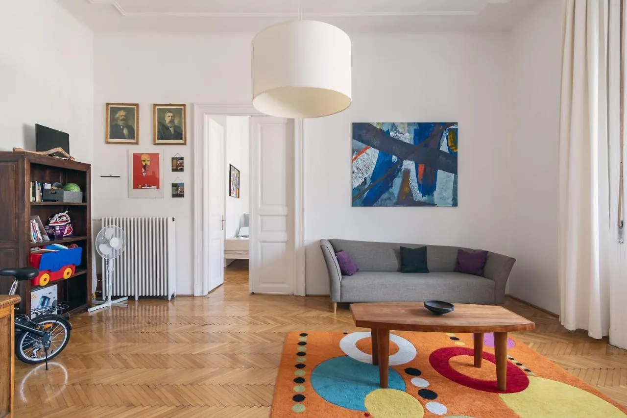 布达佩斯Sunny, Airy, Artsy & Authentic Loft With Balcony公寓 0*, 布达佩斯 匈牙利