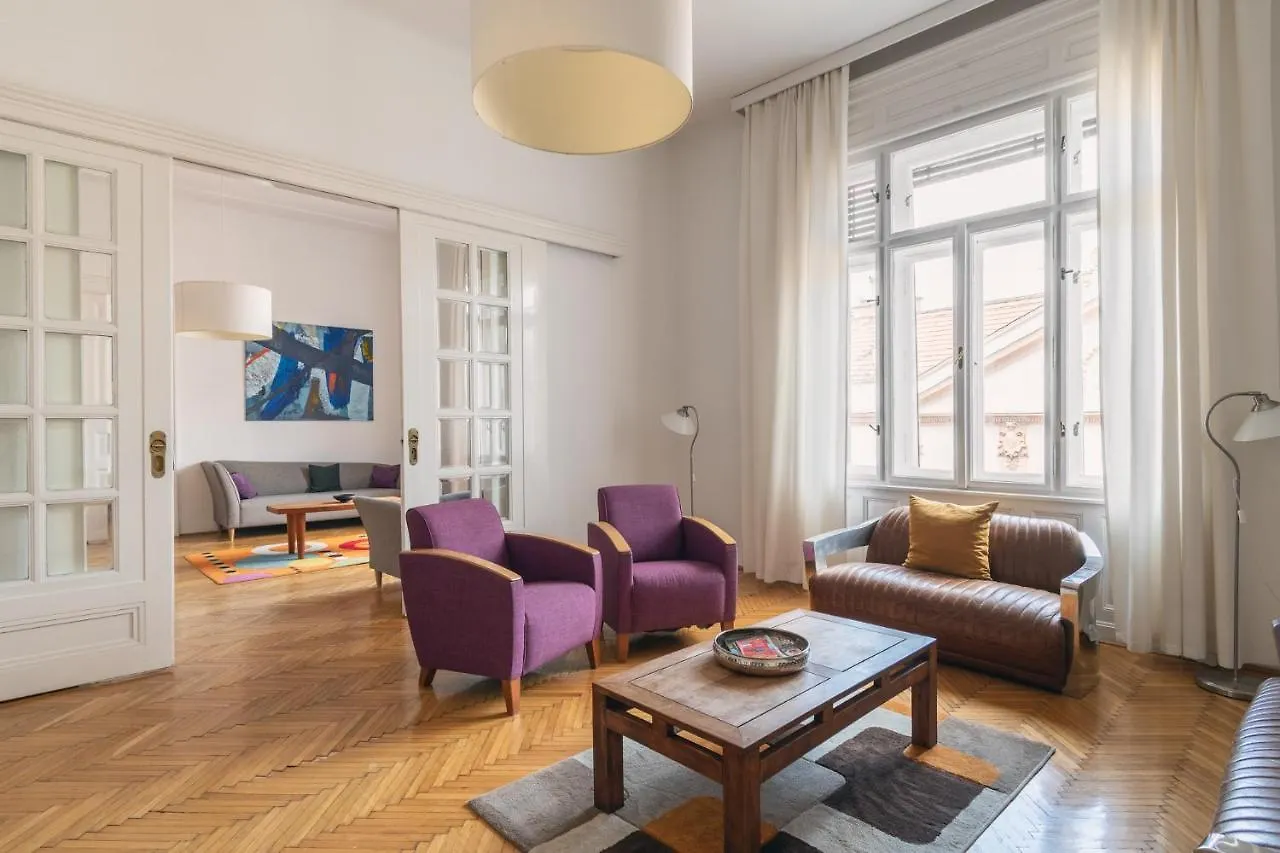 布达佩斯Sunny, Airy, Artsy & Authentic Loft With Balcony公寓 匈牙利