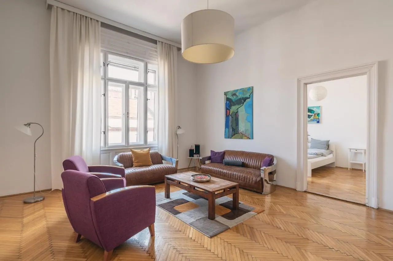 公寓 布达佩斯Sunny, Airy, Artsy & Authentic Loft With Balcony公寓 匈牙利