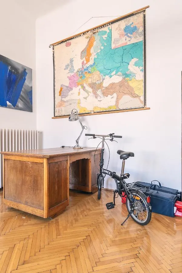 布达佩斯Sunny, Airy, Artsy & Authentic Loft With Balcony公寓 公寓 布达佩斯
